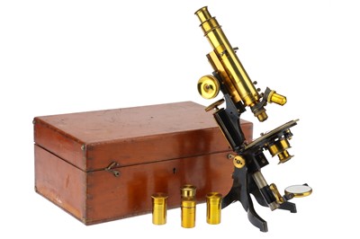 Lot 8 - An 'Advanced Students' Petrological Microscope
