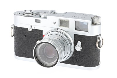 Lot 1 - A Leitz Wetzlar Leica M2 35mm Rangefinder Camera