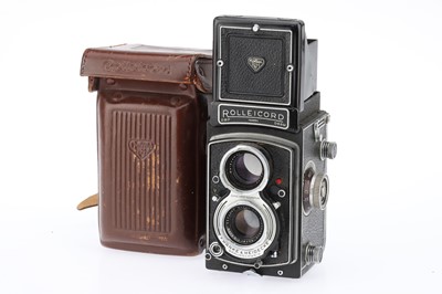 Lot 237 - A Rollei Rolleicord Va Medium Format TLR Camera