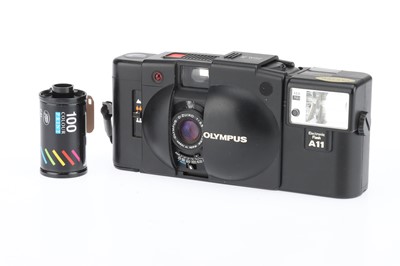 Lot 170 - An Olympus XA 2 35mm Compact Camera