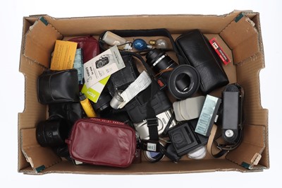 Lot 51 - A Selection of Various Cameras & Accessories