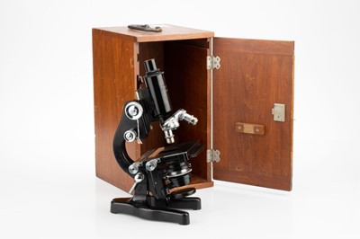 Lot 577 - A Leitz Wetzlar Compound Microscope