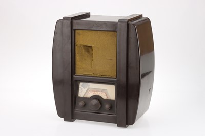 Lot 726 - An Ekco Battery Receiver Type B.37 Valve Radio