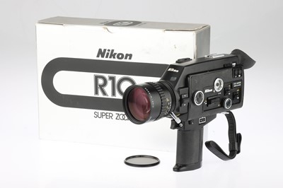 Lot 553 - A Nikon R10 Super Zoom Super 8 Motion Picture Camera