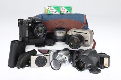 Lot 325 - A Small Collection of Bridge and Compact Cameras