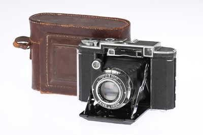 Lot 270 - A Zeiss Ikon Super Ikonta 530/16 Rangefinder Folding Camera