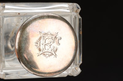Lot 32 - A Small Victorian Travelling Medicine Chest