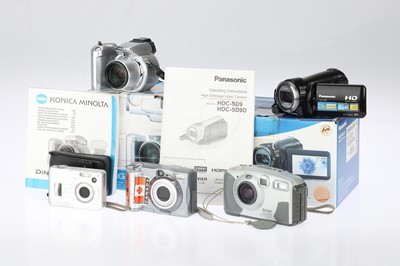 Lot 318 - A Selection of Five Digital Cameras