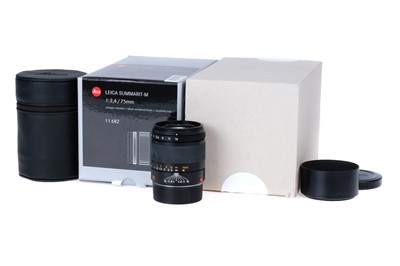 Lot 73 - A Leitz Summarit-M f/2.4 75mm Lens