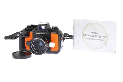 Lot 35 - A Nikon Nikonos V 35mm Underwater Camera