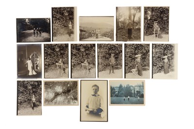 Lot 23 - Mixed Collection including Dorothy Wilding and Vandyk