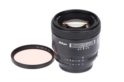 Lot 50 - A Nikon AF Nikkor f/1.8 85mm Lens