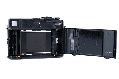Lot 218 - A Mamiya 6 MF Medium Format Rangefinder Camera Outfit