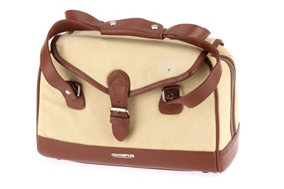 Lot 128 - An Olympus Camera Bag
