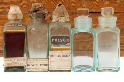 Lot 39 - A 19th Century Domestic Medicine Chest