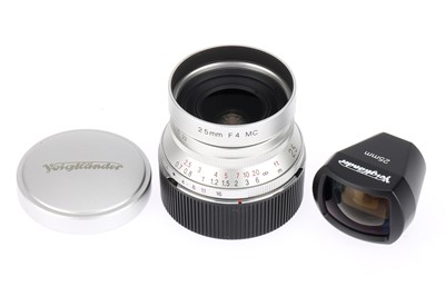 Lot 29 - A Voigtlander Snapshot-Skopar Aspherical f/4 25mm Lens