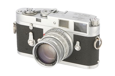 Lot 48 - A Leica M2 Rangefinder Camera