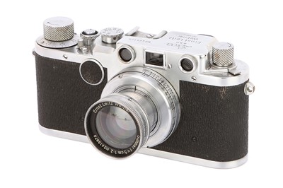 Lot 114 - A Leica IIc 'Sharkskin' Rangefinder Camera