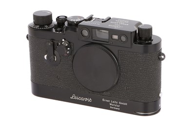 Lot 123 - A Leica IIIg Rangefinder Camera