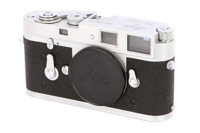 Lot 141 - A Leica M2 Self Timer Rangefinder Body