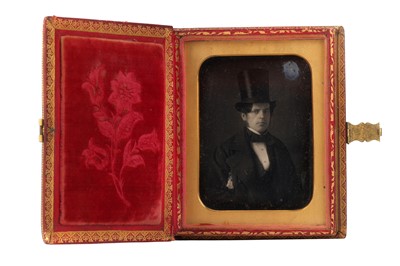 Lot 1011 - A Fine Quarter plate Daguerreotype Portrait of a Gentleman