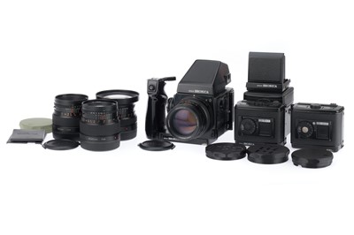 Lot 158 - A Zenza Bronica GS-1 Medium Format Camera Outfit