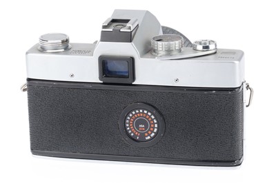 Lot 39 - A Minolta SRT102 35mm SLR Camera