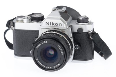 Lot 27 - A Nikon FM 35mm SLR Camera Outfit