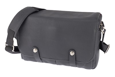 Lot 309 - An Oberwerth Camera & Messenger Bag WILLIAM Red Dot