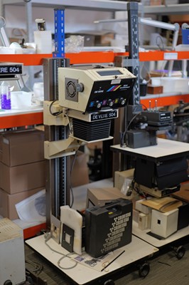 Lot 640 - A De Vere 504 Darkroom Enlarger & 504 Dichromat Head