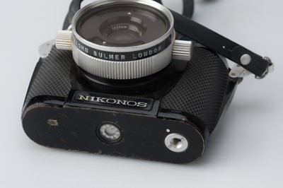 Lot 16 - A Nikon Nikonos 35mm Camera
