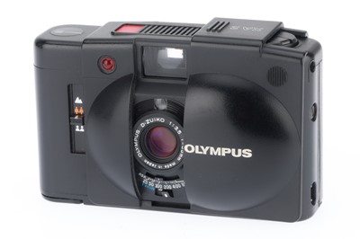 Lot 219 - An Olympus XA2 Compact Camera