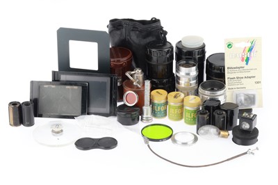Lot 551 - A Selection of Mixed Photographica