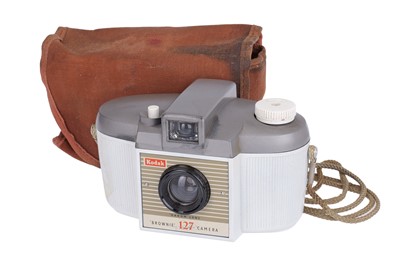 Lot 266 - A Kodak 'Albino' Brownie 127 Camera