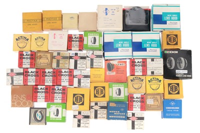 Lot 563 - A Quantity of Lens Hoods