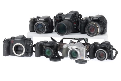 Lot 153 - A Group of Digital Cameras
