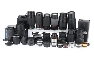 Lot 391 - A Selection of Zoom Lenses