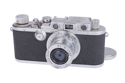 Lot 12 - A Leica IIIa 'Sharkskin' Rangefinder Camera