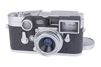Lot 38 - A Leica M3 Rangefinder Camera