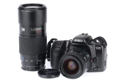 Lot 332 - A Minolta Dynax 500si 35mm SLR Camera Outfit