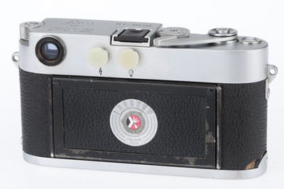 Lot 25 - A Leica M3 DS Rangefinder Camera
