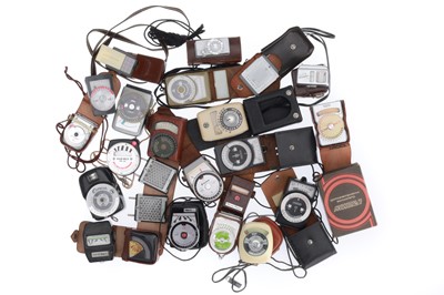 Lot 572 - A Selection of Exposure Meters