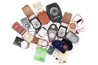 Lot 587 - A Selection of Exposure Meters