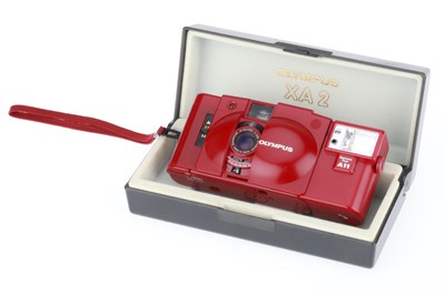 Lot 193 - An Olympus XA2 Viewfinder Camera