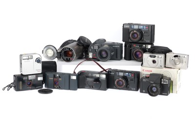 Lot 301 - A Selection of Compact Cameras