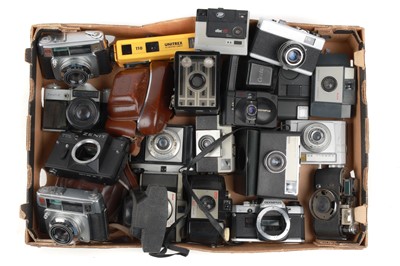 Lot 302 - A Mixed Selection of Cameras