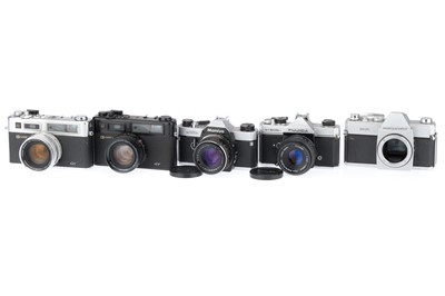 Lot 320 - A Selection of Japanese Cameras