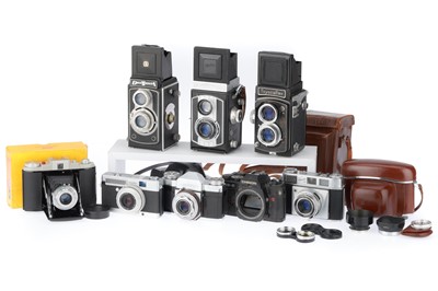 Lot 325 - A Mixed Selection of Cameras