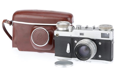 Lot 114 - A Gomz Leningrad 35mm Camera