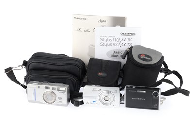Lot 157 - A Group of Digital Compact Cameras
